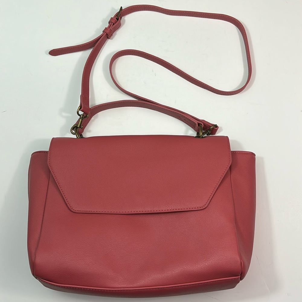 Universal Threads crossbody messenger bag in Salmon vegan leather-EUC